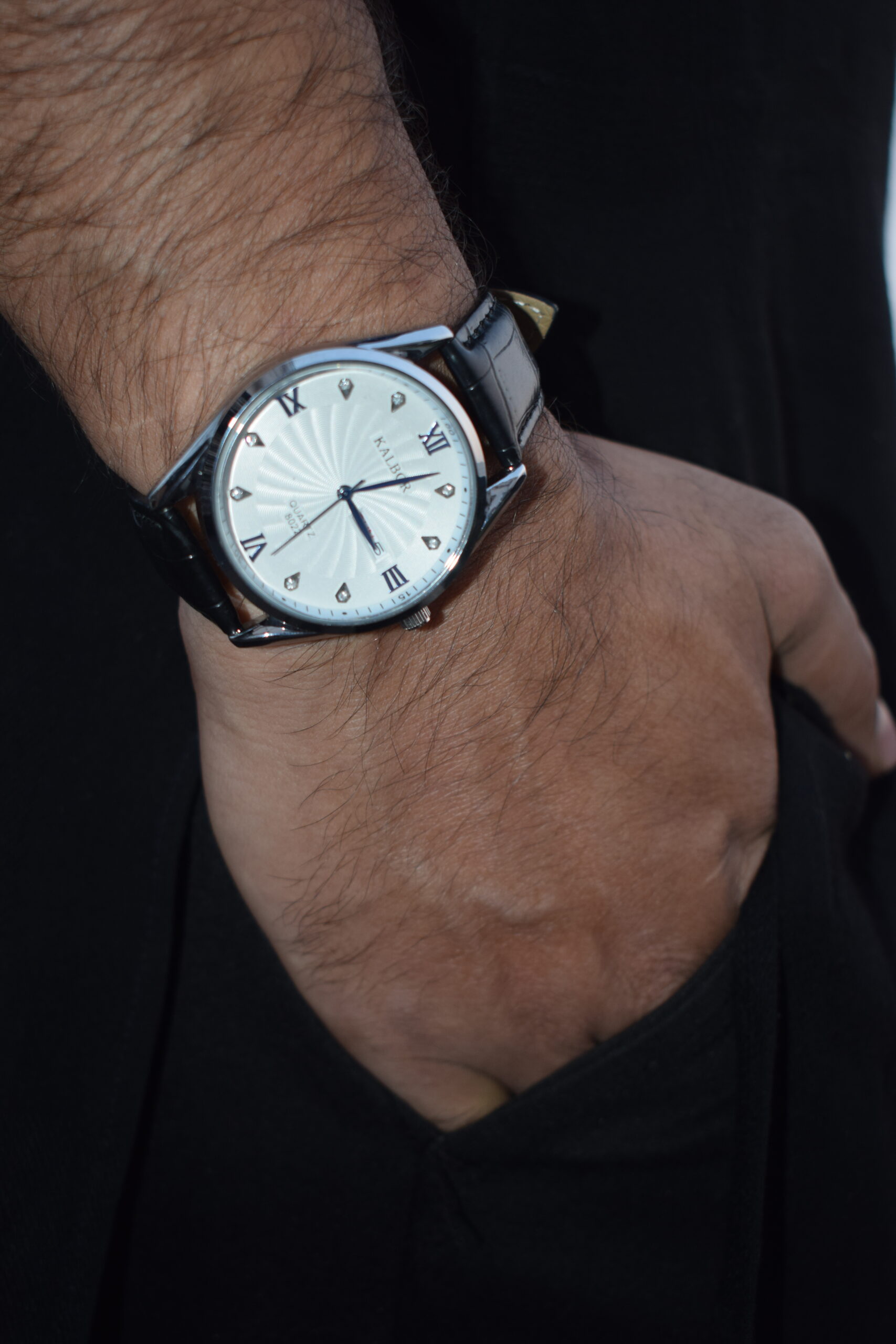 Classic Design Watch | Perfect for Casual Look - Image 2